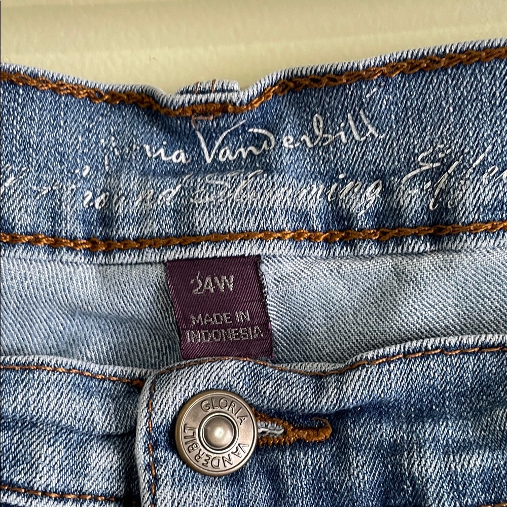 Gloria Vanderbilt Floral Embroidered Straight Leg Jeans - Blue - Picture 2 of 5